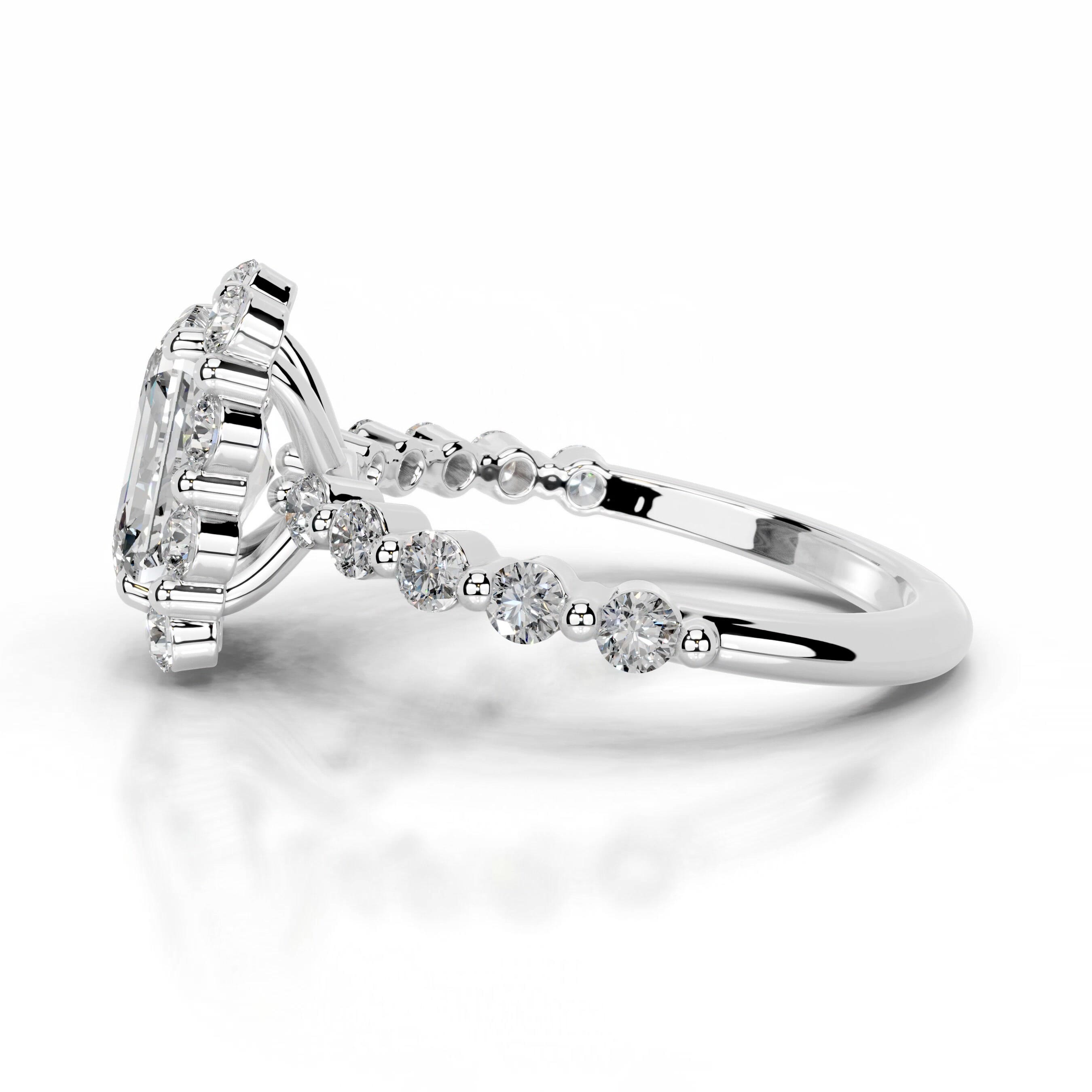 https://bestbrillianceorigin.sirv.com/VIDEOS/Engagement%20Ring/J99788-2W-WD-W-H-00002/J99788-2W-WD-W-H-00002.spin