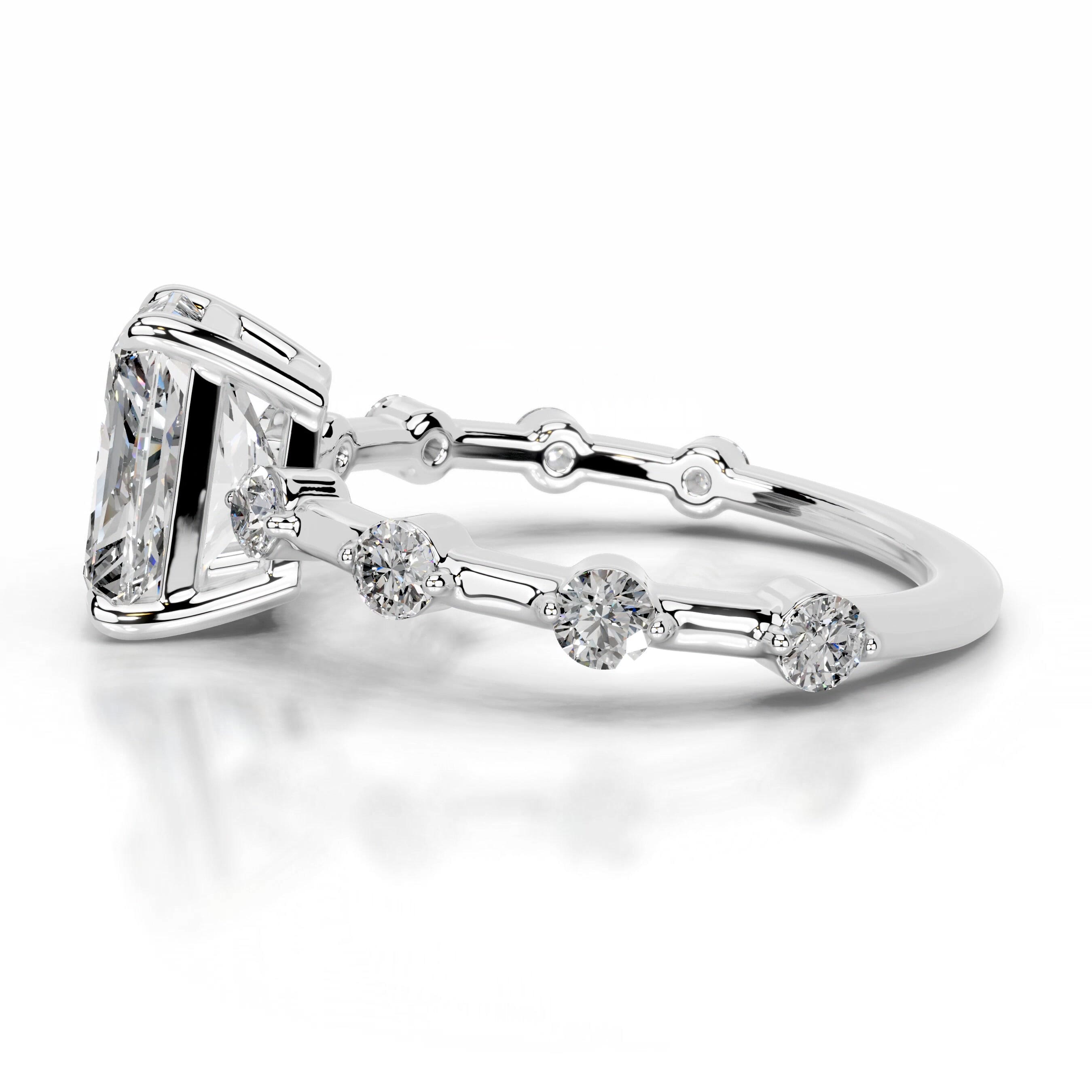 https://bestbrillianceorigin.sirv.com/VIDEOS/Engagement%20Ring/J99621-2Metal_0_1_1-WD-W-H-00002/J99621-2Metal_0_1_1-WD-W-H-00002.spin
