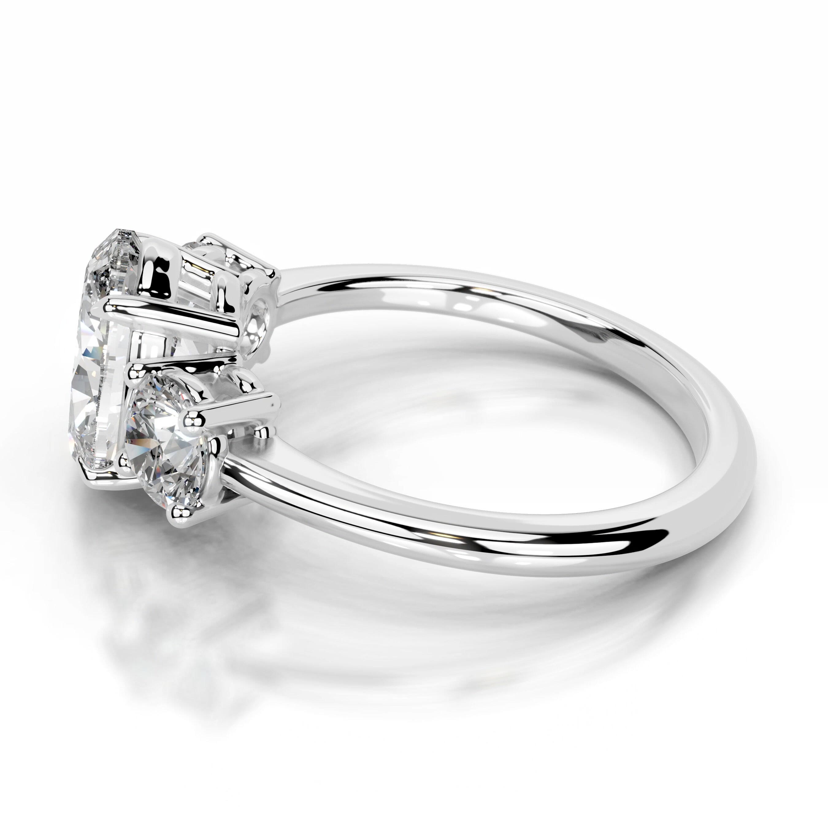 https://bestbrillianceorigin.sirv.com/VIDEOS/Engagement%20Ring/LG99858-2W-WD-W-H-00202/LG99858-2W-WD-W-H-00202.spin