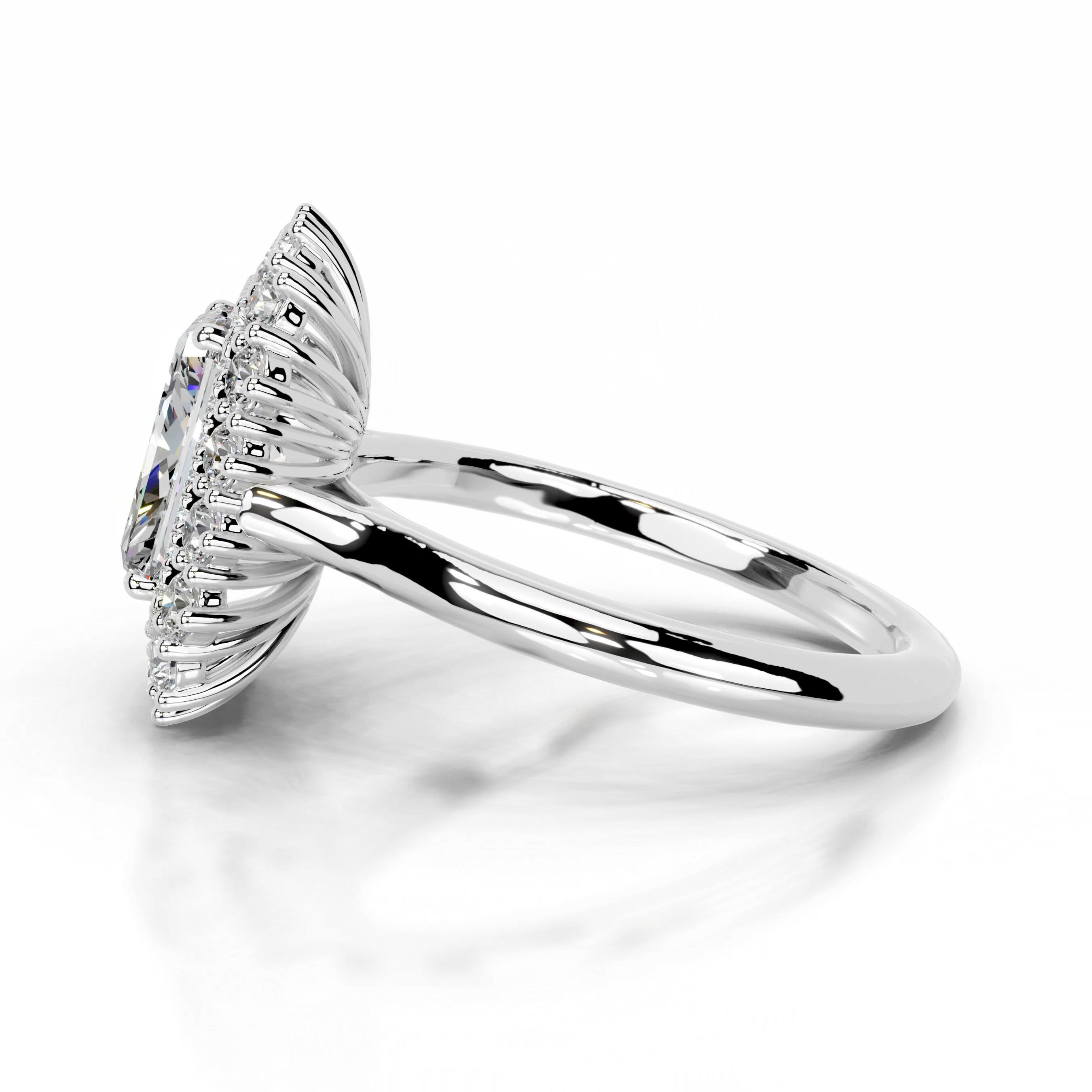https://bestbrillianceorigin.sirv.com/VIDEOS/Engagement%20Ring/M99842-2W-M-W-H-00002/M99842-2W-M-W-H-00002.spin