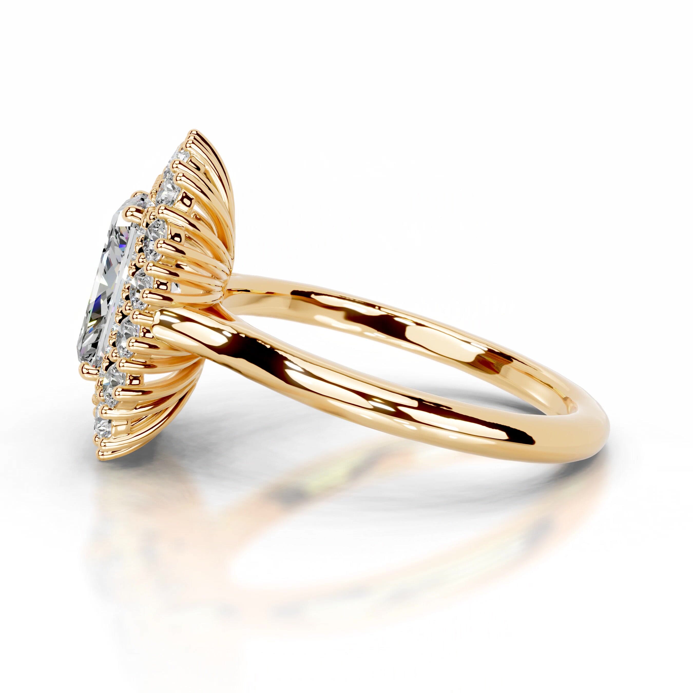 https://bestbrillianceorigin.sirv.com/VIDEOS/Engagement%20Ring/M99842-2Y-M-Y-H-00002/M99842-2Y-M-Y-H-00002.spin