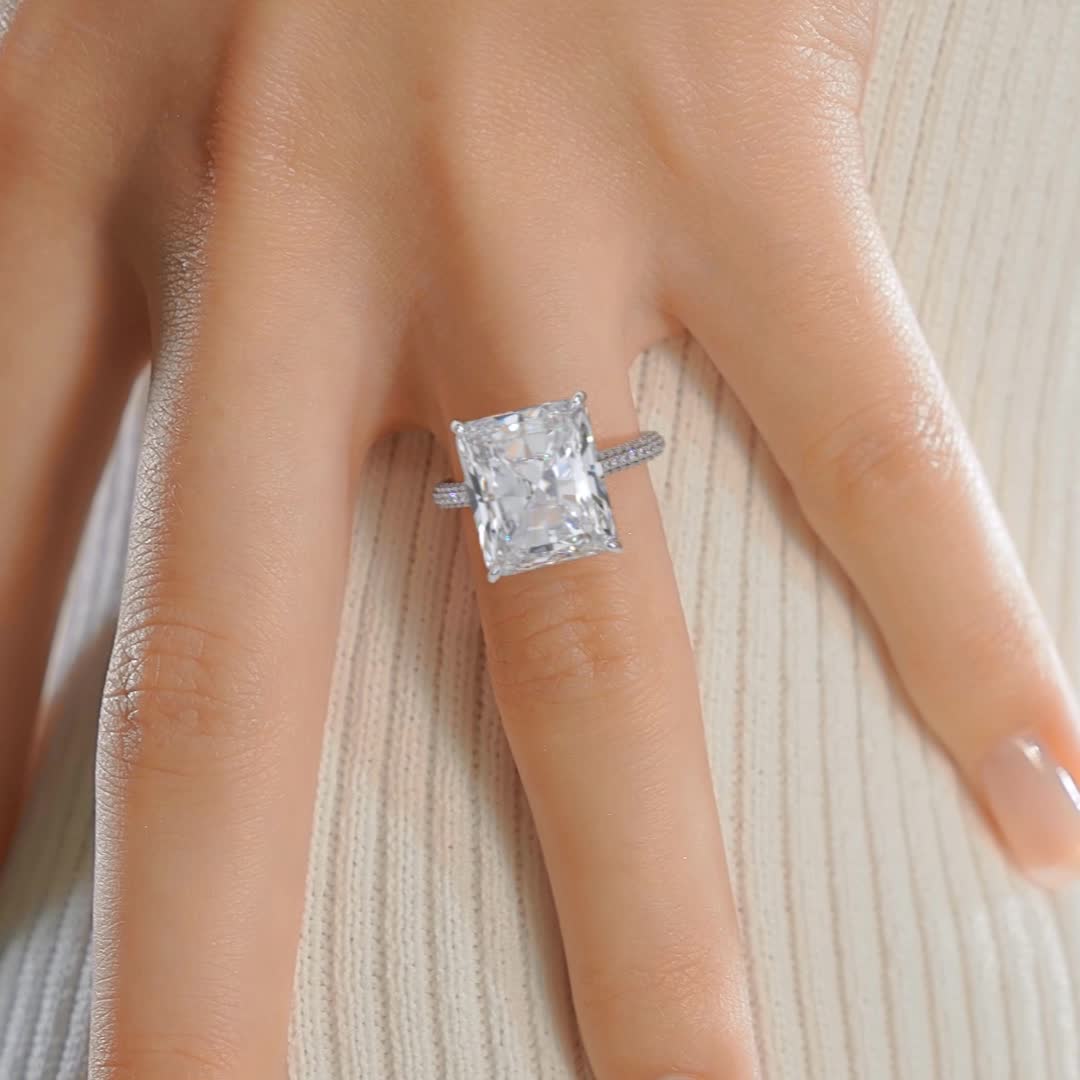 https://bestbrillianceorigin.sirv.com/VIDEOS/Engagement%20Ring/F10005RADW11H.mp4