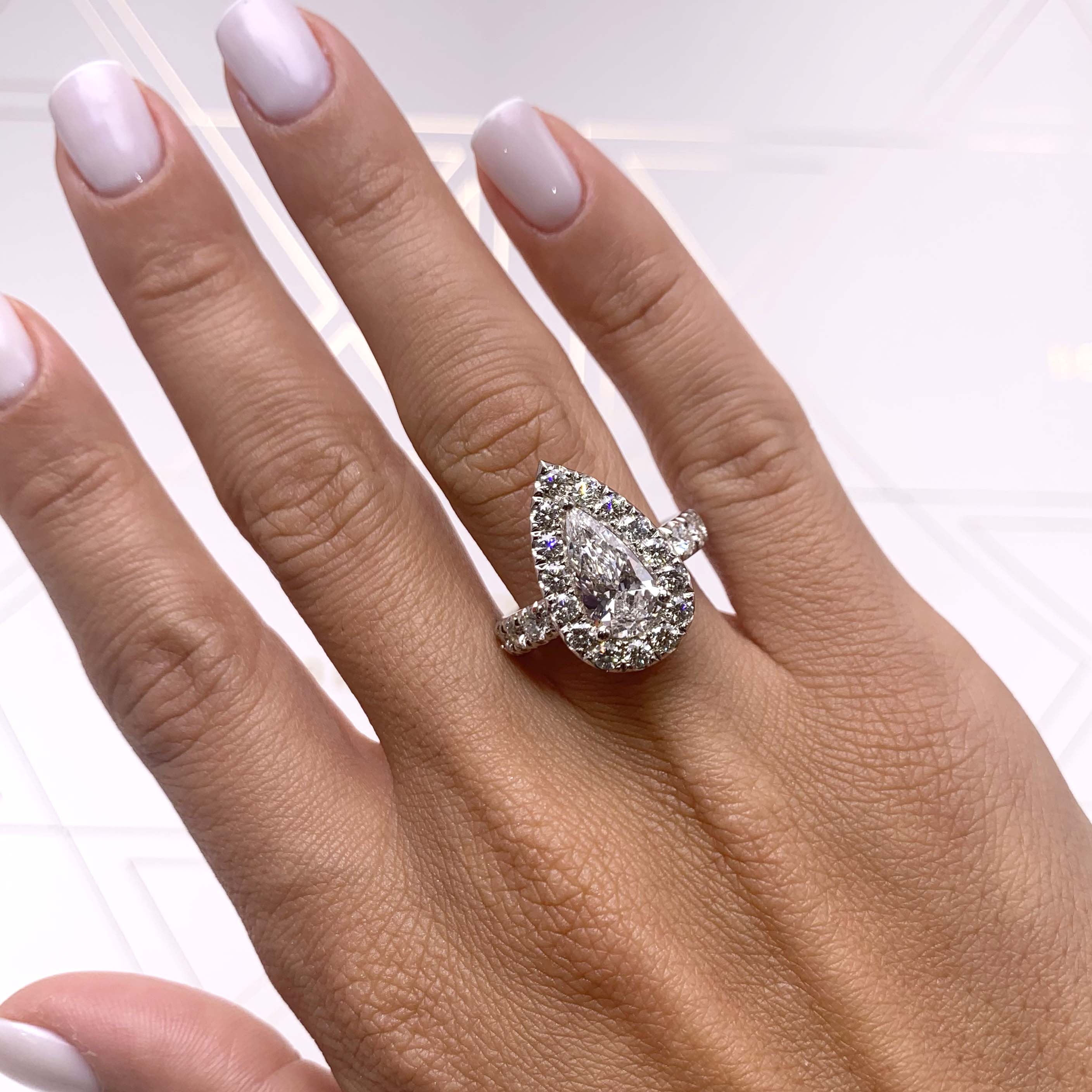 https://bestbrillianceorigin.sirv.com/VIDEOS/Engagement%20Ring/J99225PSW2_005.mp4
