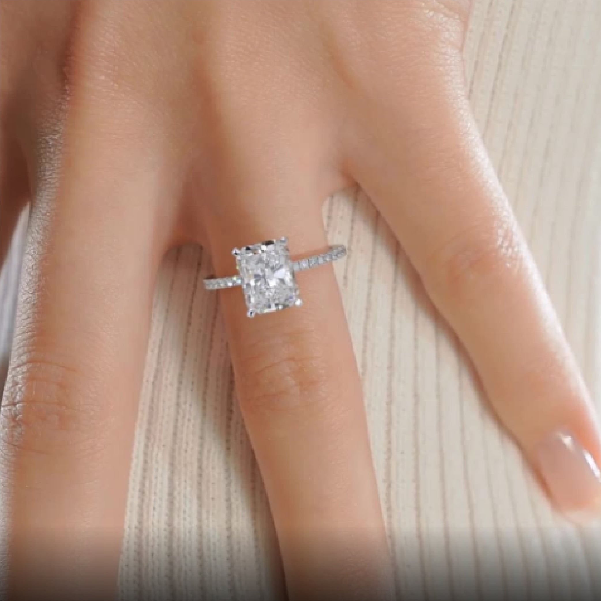 https://bestbrillianceorigin.sirv.com/VIDEOS/Engagement%20Ring/J99253RADW3H.mp4