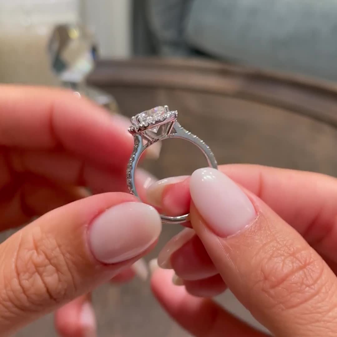 https://bestbrillianceorigin.sirv.com/VIDEOS/Engagement%20Ring/M10017CUW4_005.mp4
