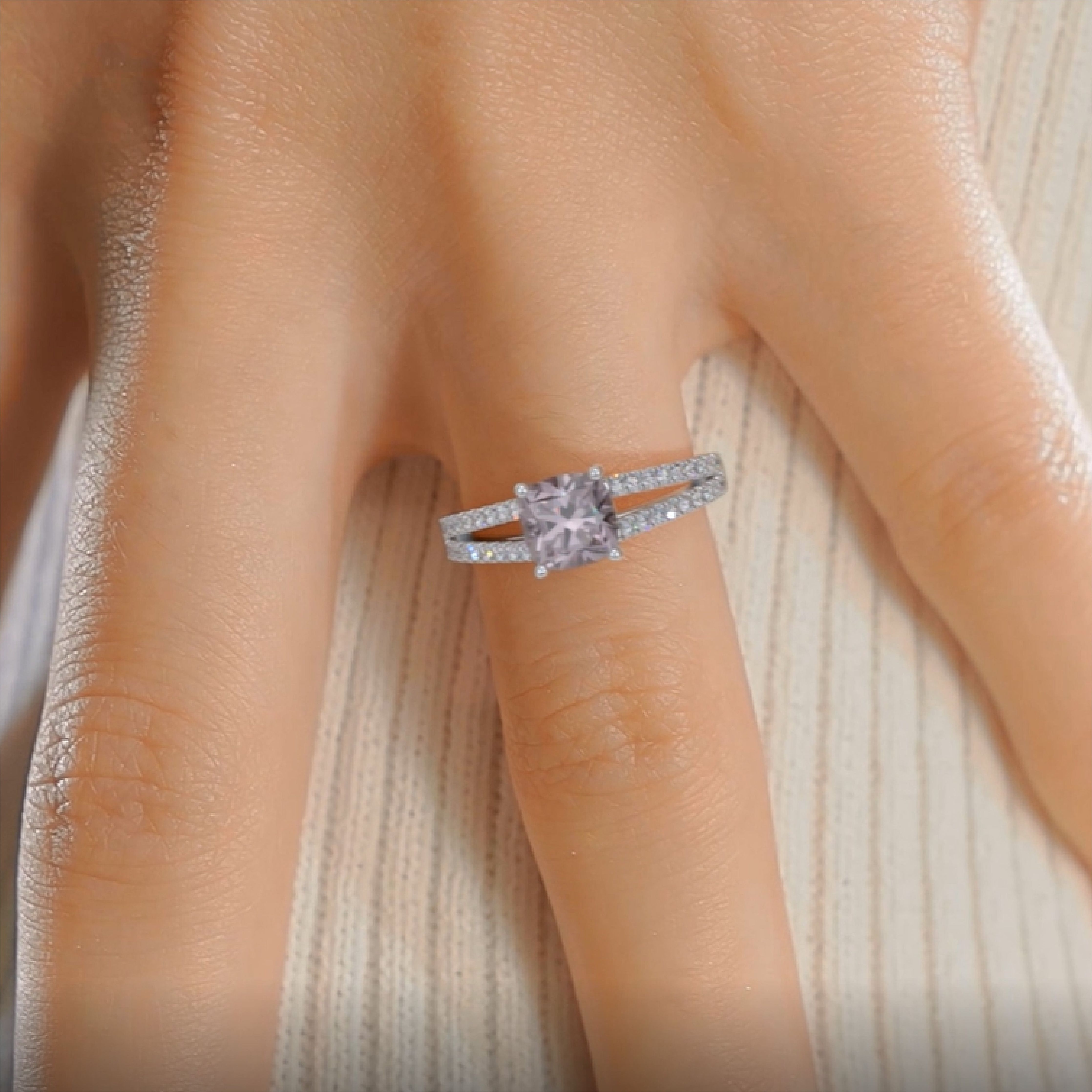 https://bestbrillianceorigin.sirv.com/VIDEOS/Engagement%20Ring/BBG10004AWH.mp4