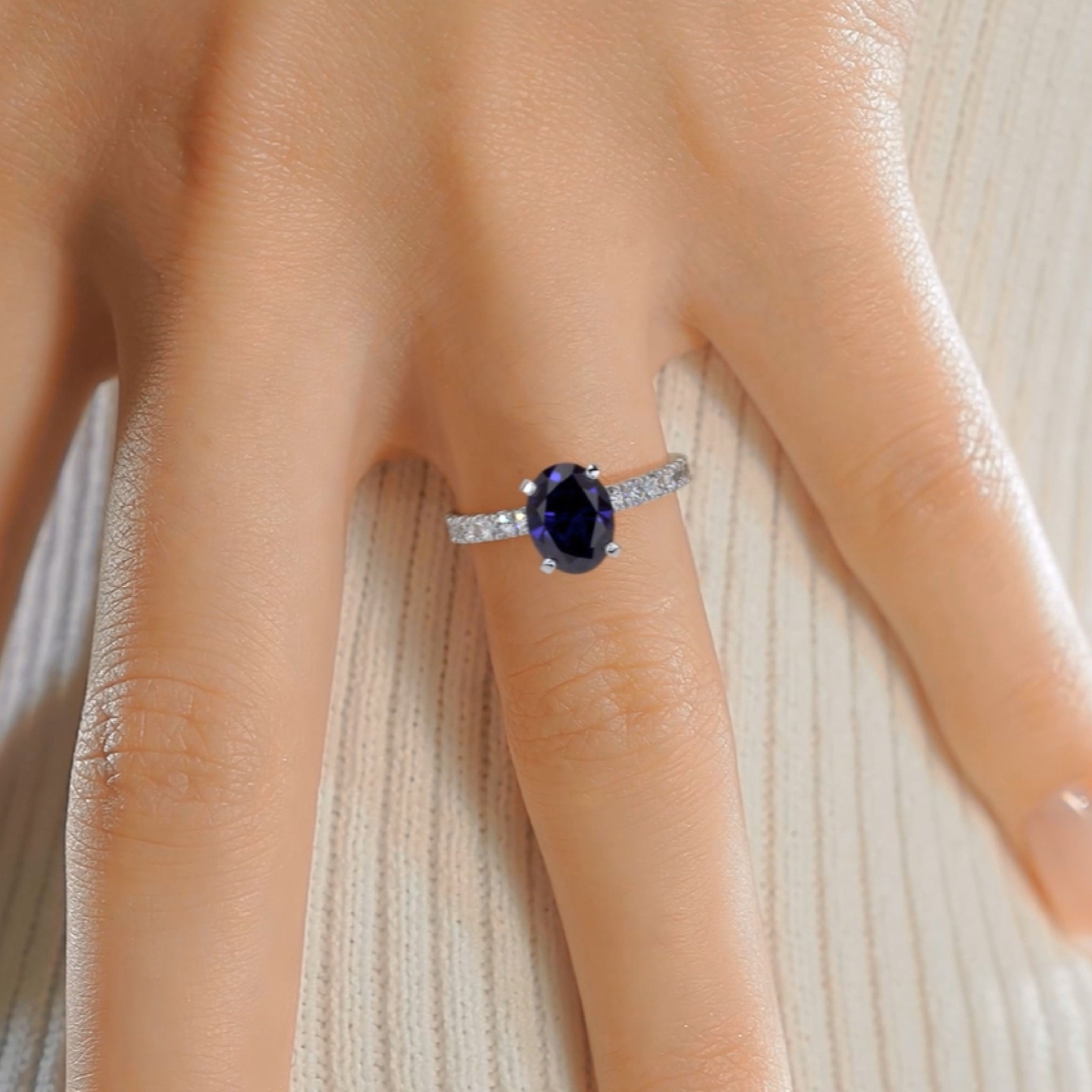 https://bestbrillianceorigin.sirv.com/VIDEOS/Engagement%20Ring/BBG10009WH.mp4