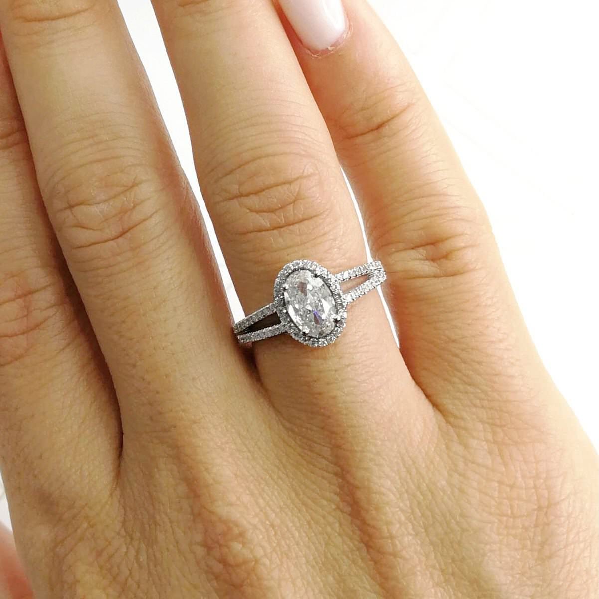 https://bestbrillianceorigin.sirv.com/VIDEOS/Engagement%20Ring/J99156OVW1_005.mp4