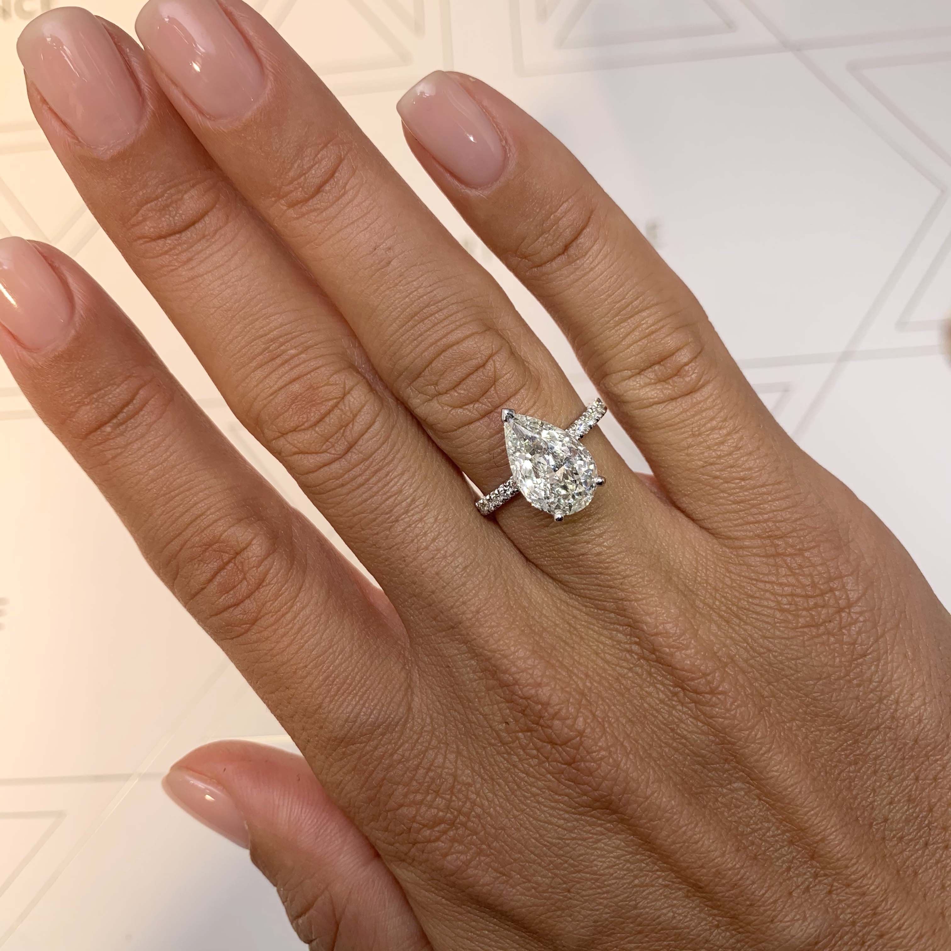 https://bestbrillianceorigin.sirv.com/VIDEOS/Engagement%20Ring/J99158PSW5_005.mp4