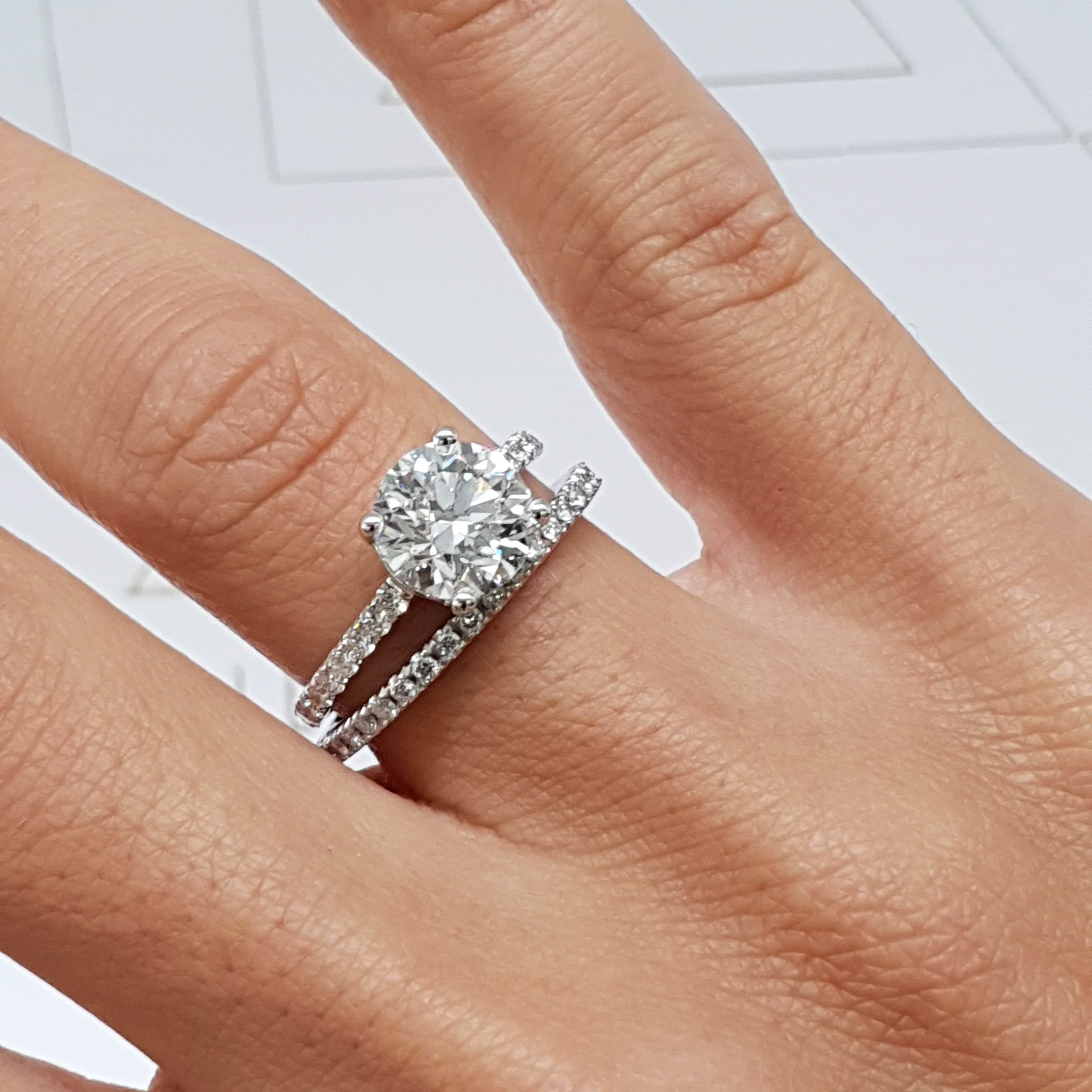 https://bestbrillianceorigin.sirv.com/VIDEOS/Engagement%20Ring/J99189RDW15_005.mp4