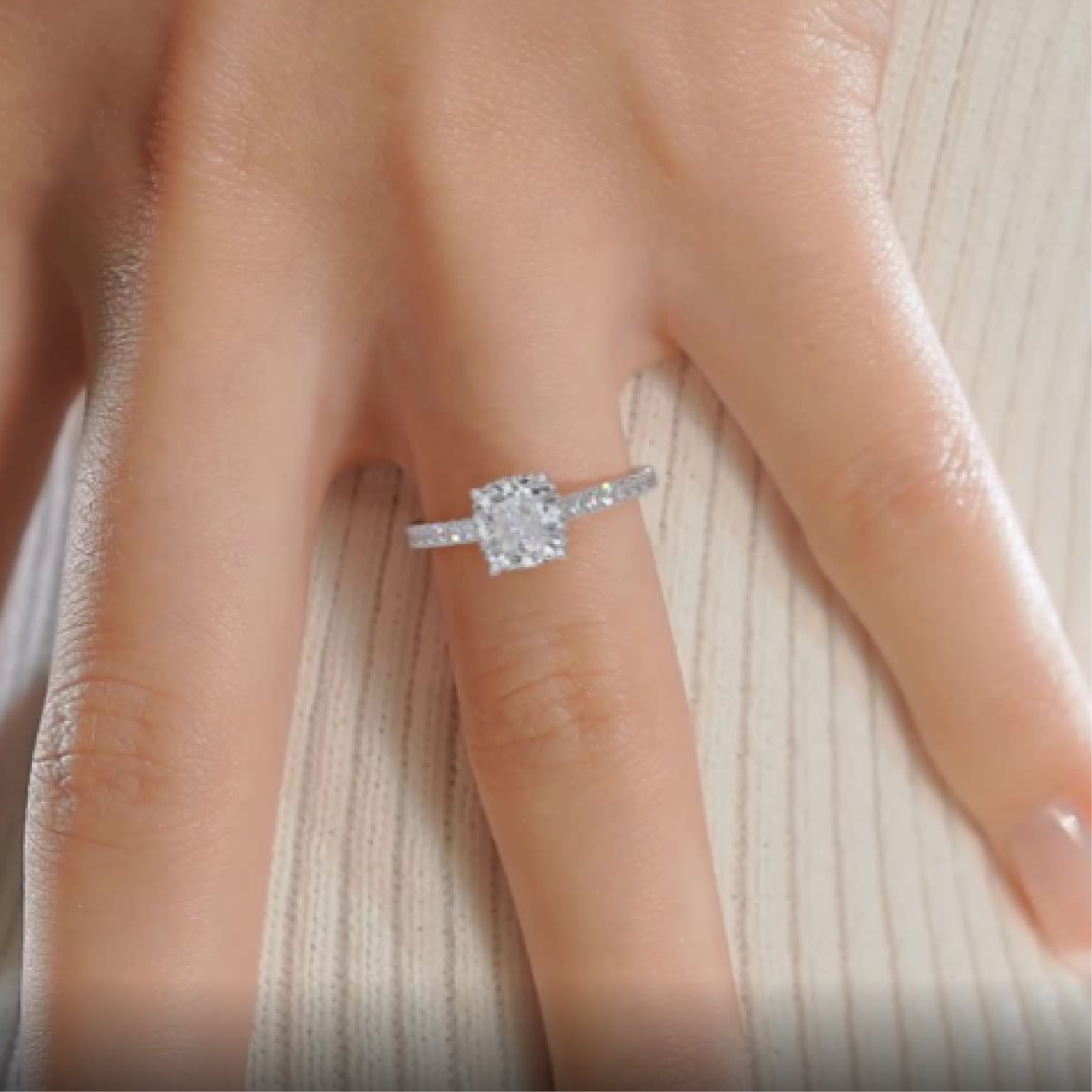 https://bestbrillianceorigin.sirv.com/VIDEOS/Engagement%20Ring/J99256CUW15H.mp4