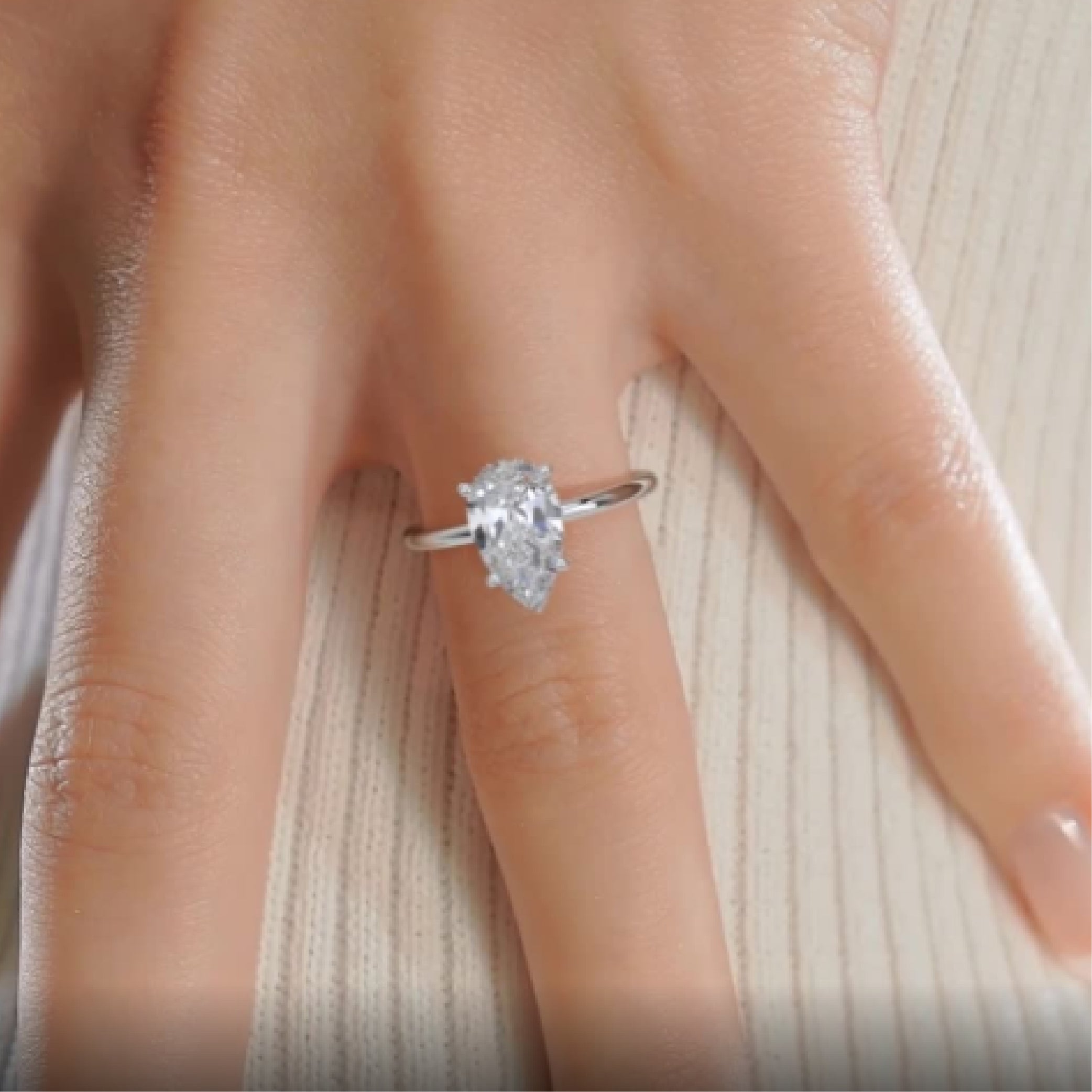 https://bestbrillianceorigin.sirv.com/VIDEOS/Engagement%20Ring/J99260PSW2H.mp4