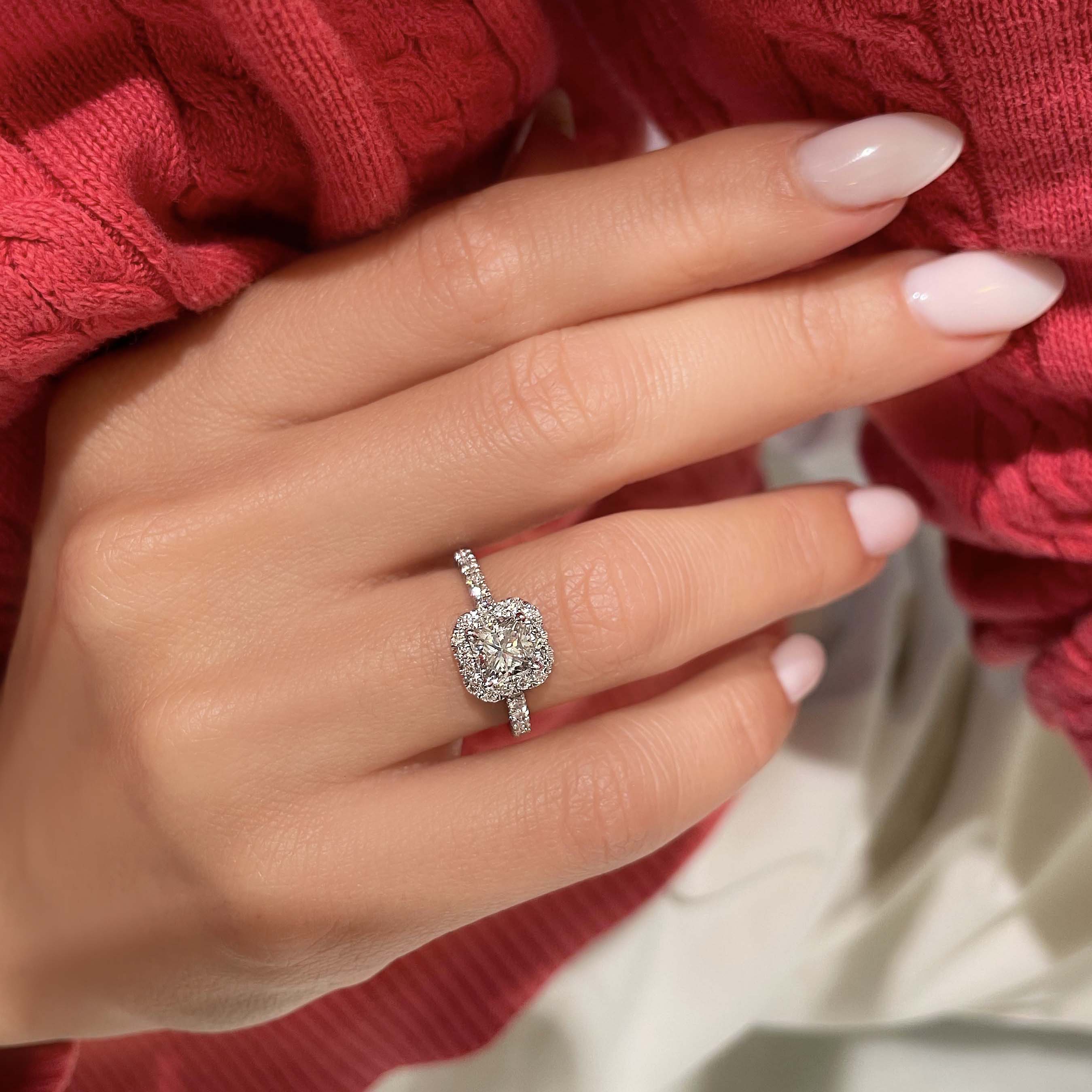 Cora Diamond Engagement Ring -Platinum