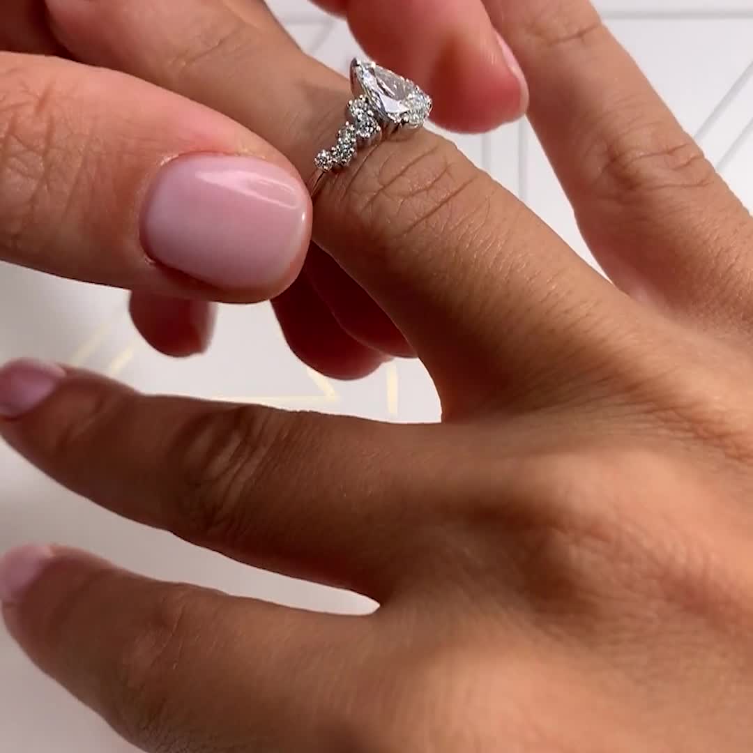 https://bestbrillianceorigin.sirv.com/VIDEOS/Engagement%20Ring/J99300PSW1_005.mp4