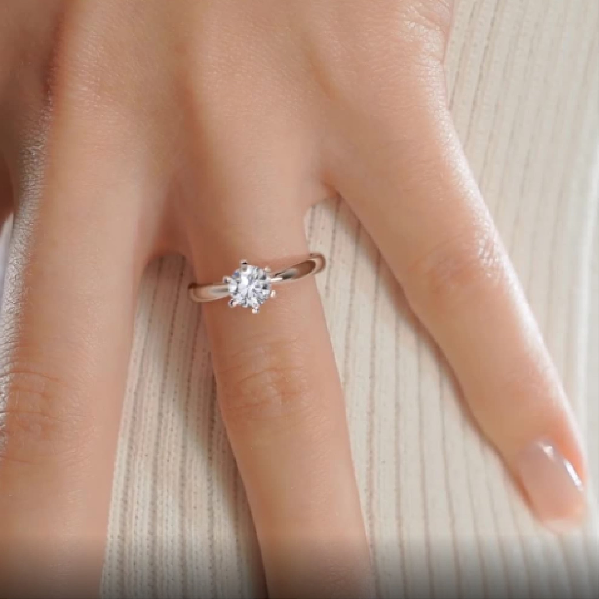 https://bestbrillianceorigin.sirv.com/VIDEOS/Engagement%20Ring/J99400RDR075H.mp4