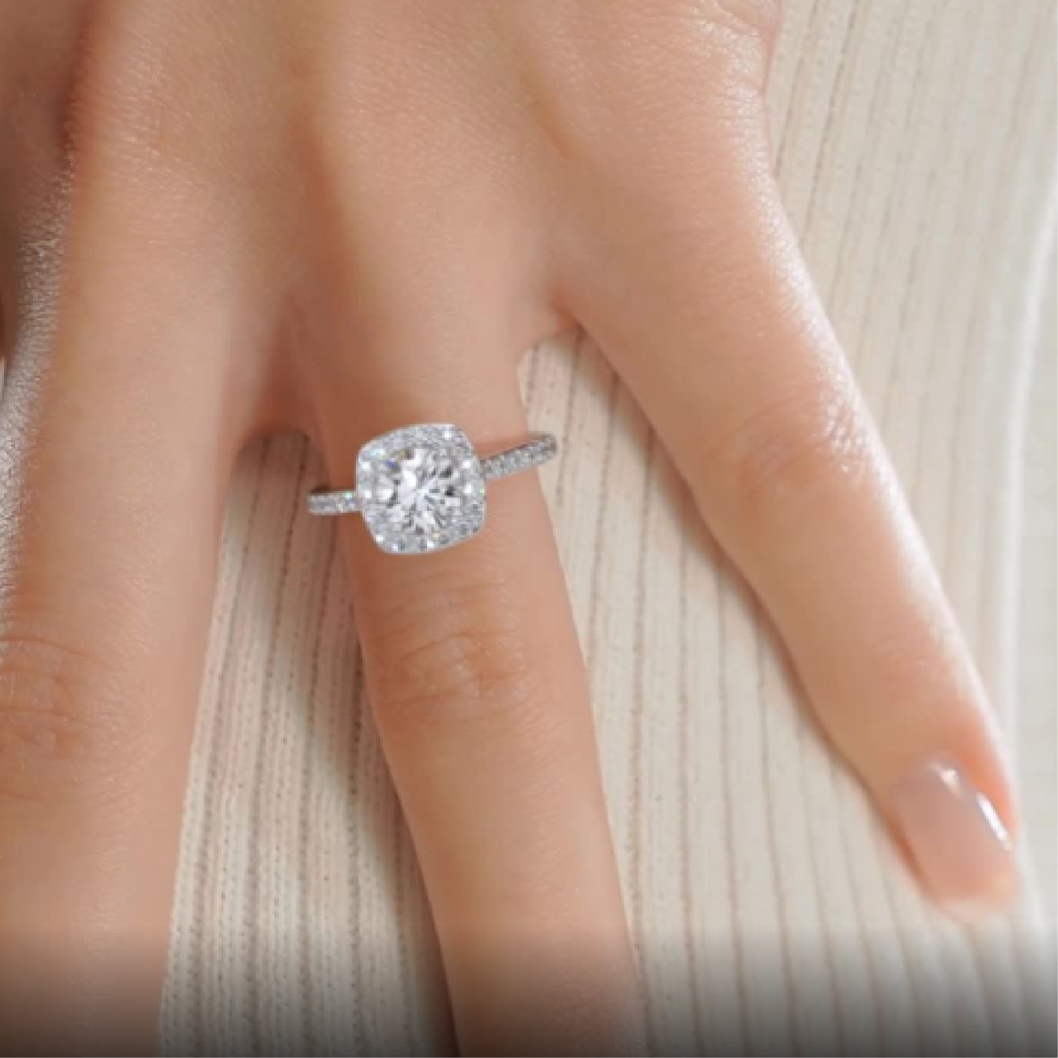 https://bestbrillianceorigin.sirv.com/VIDEOS/Engagement%20Ring/J99414RDW15H.mp4