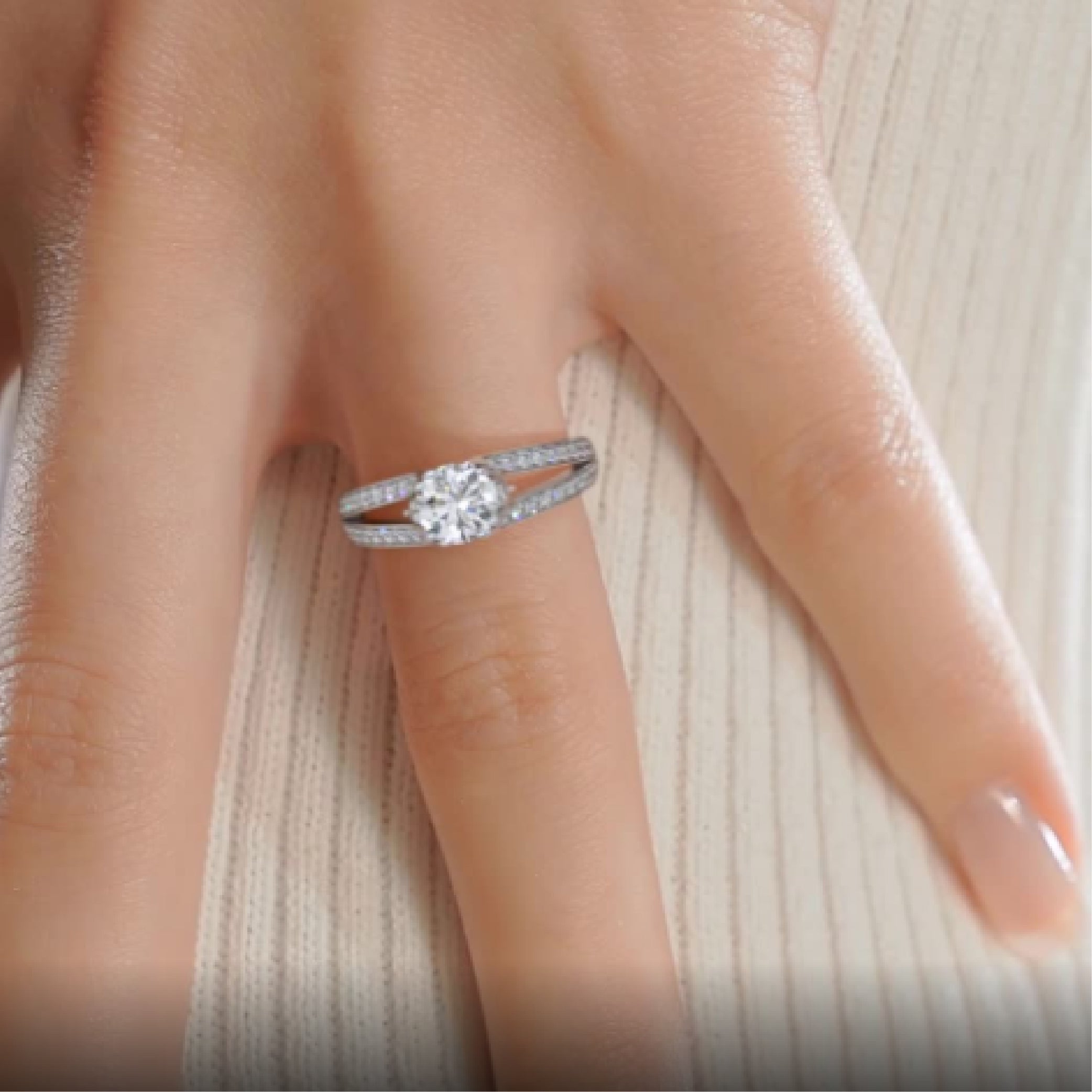https://bestbrillianceorigin.sirv.com/VIDEOS/Engagement%20Ring/J99416RDW1H.mp4