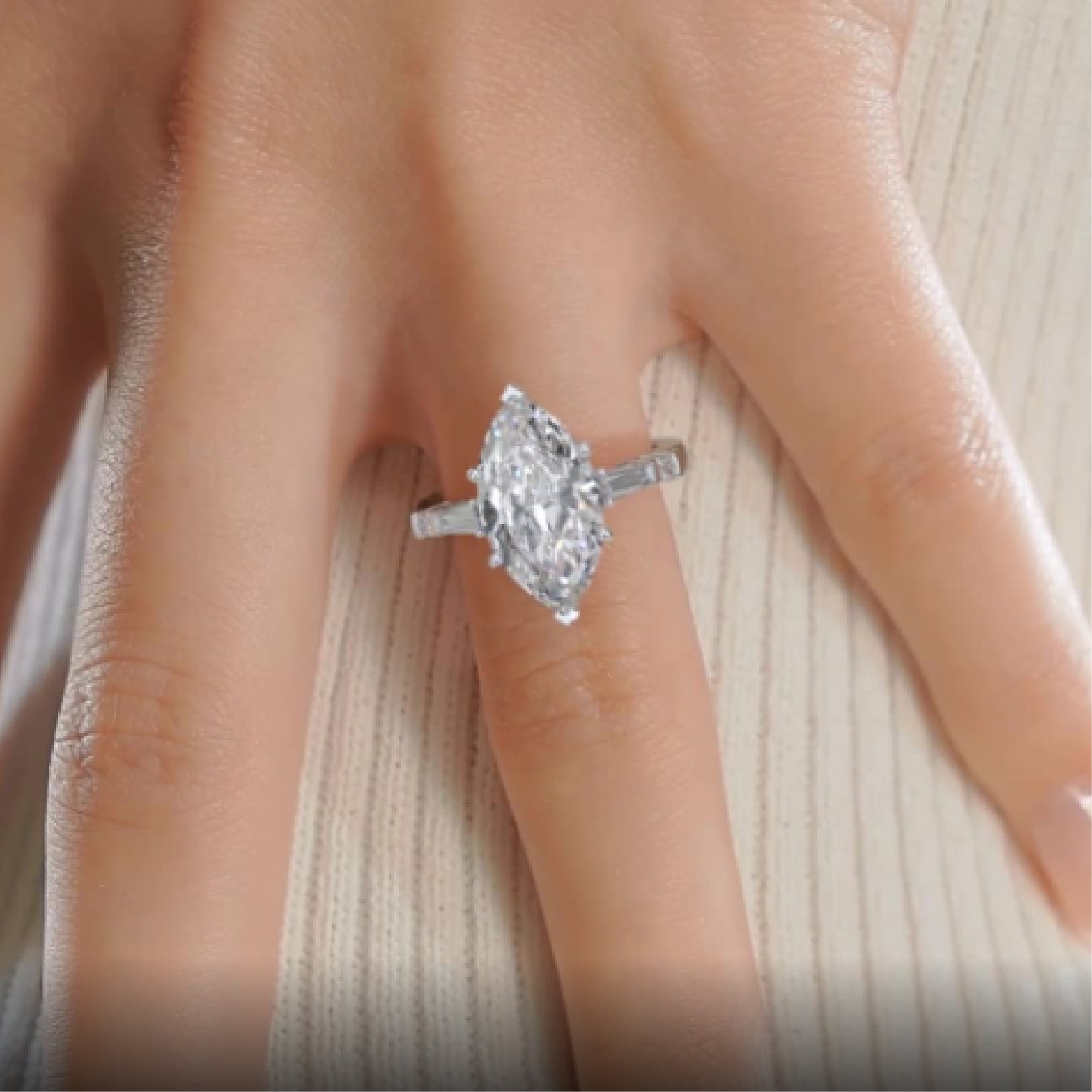 https://bestbrillianceorigin.sirv.com/VIDEOS/Engagement%20Ring/J99422MQW5H.mp4