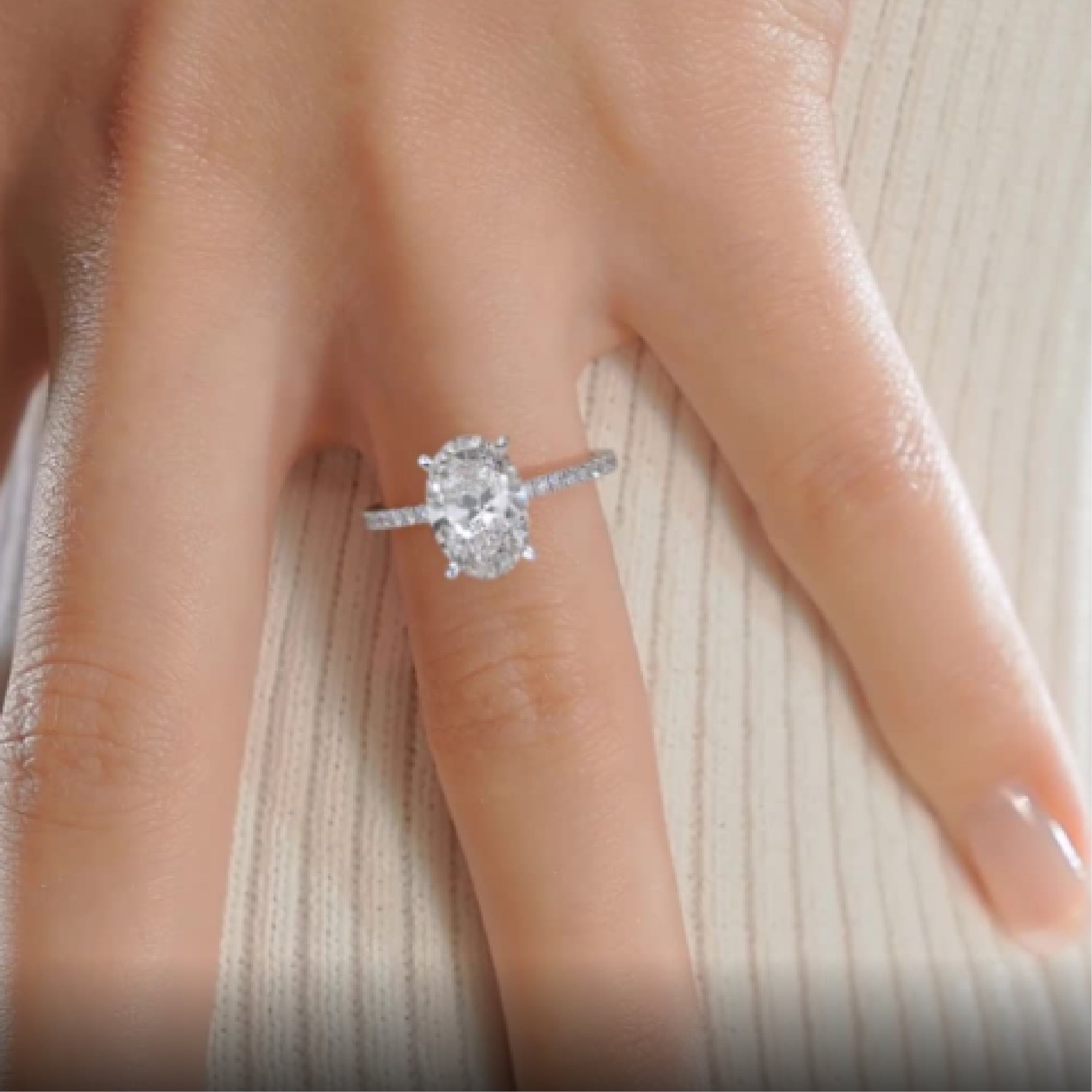 https://bestbrillianceorigin.sirv.com/VIDEOS/Engagement%20Ring/J99423OVW3H.mp4
