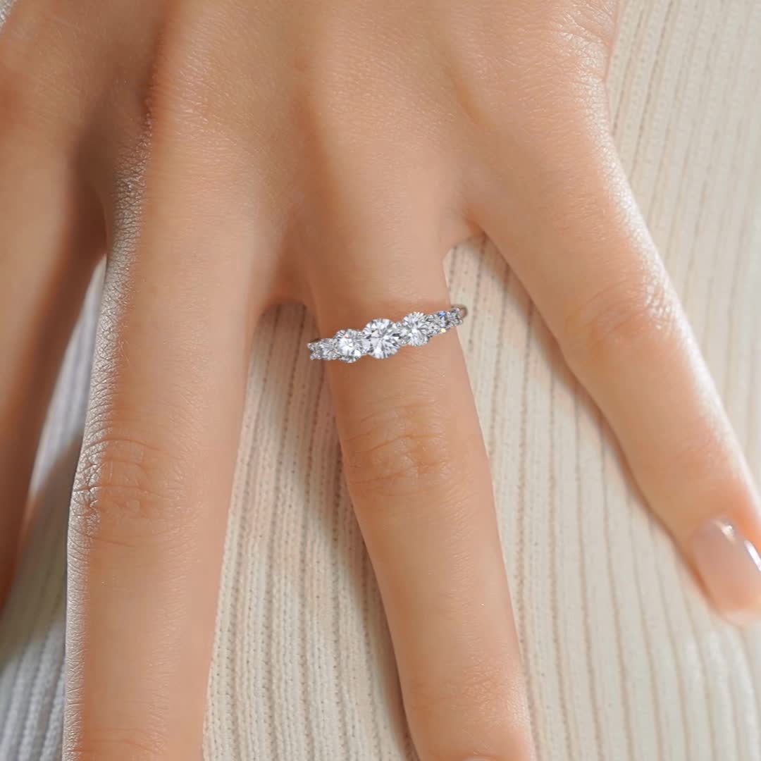 https://bestbrillianceorigin.sirv.com/VIDEOS/Engagement%20Ring/J99427RDW05H.mp4