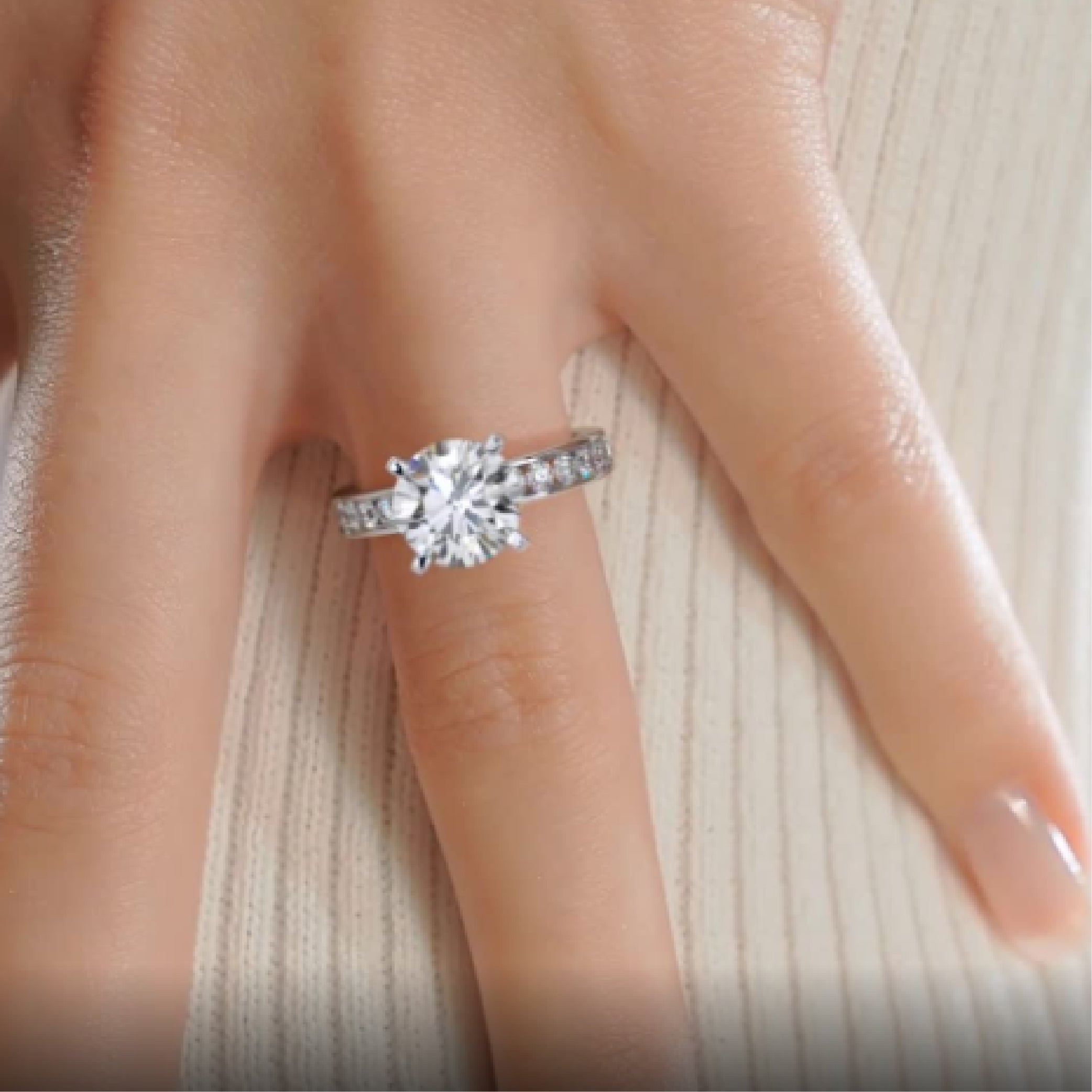 https://bestbrillianceorigin.sirv.com/VIDEOS/Engagement%20Ring/J99432RDW3H.mp4