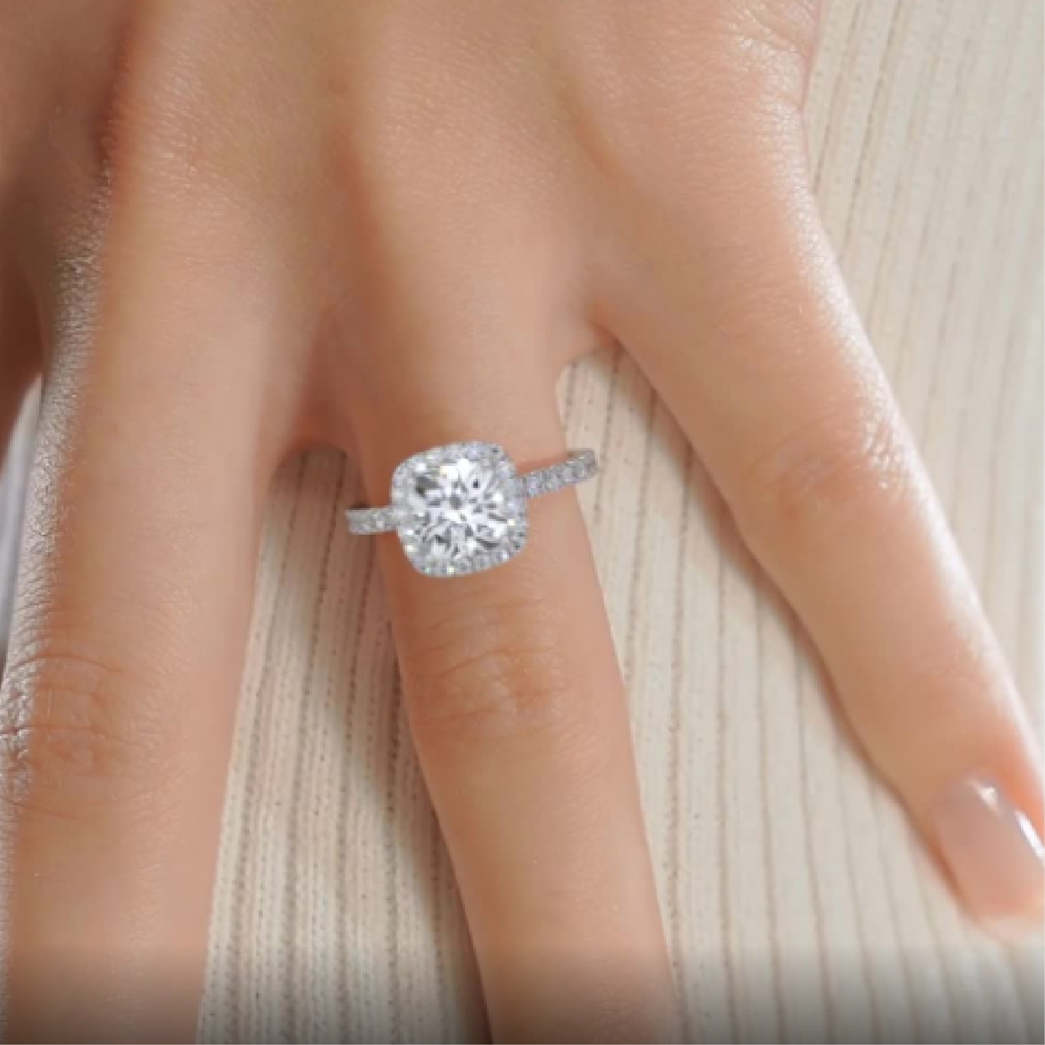 https://bestbrillianceorigin.sirv.com/VIDEOS/Engagement%20Ring/J99436CUW25H.mp4