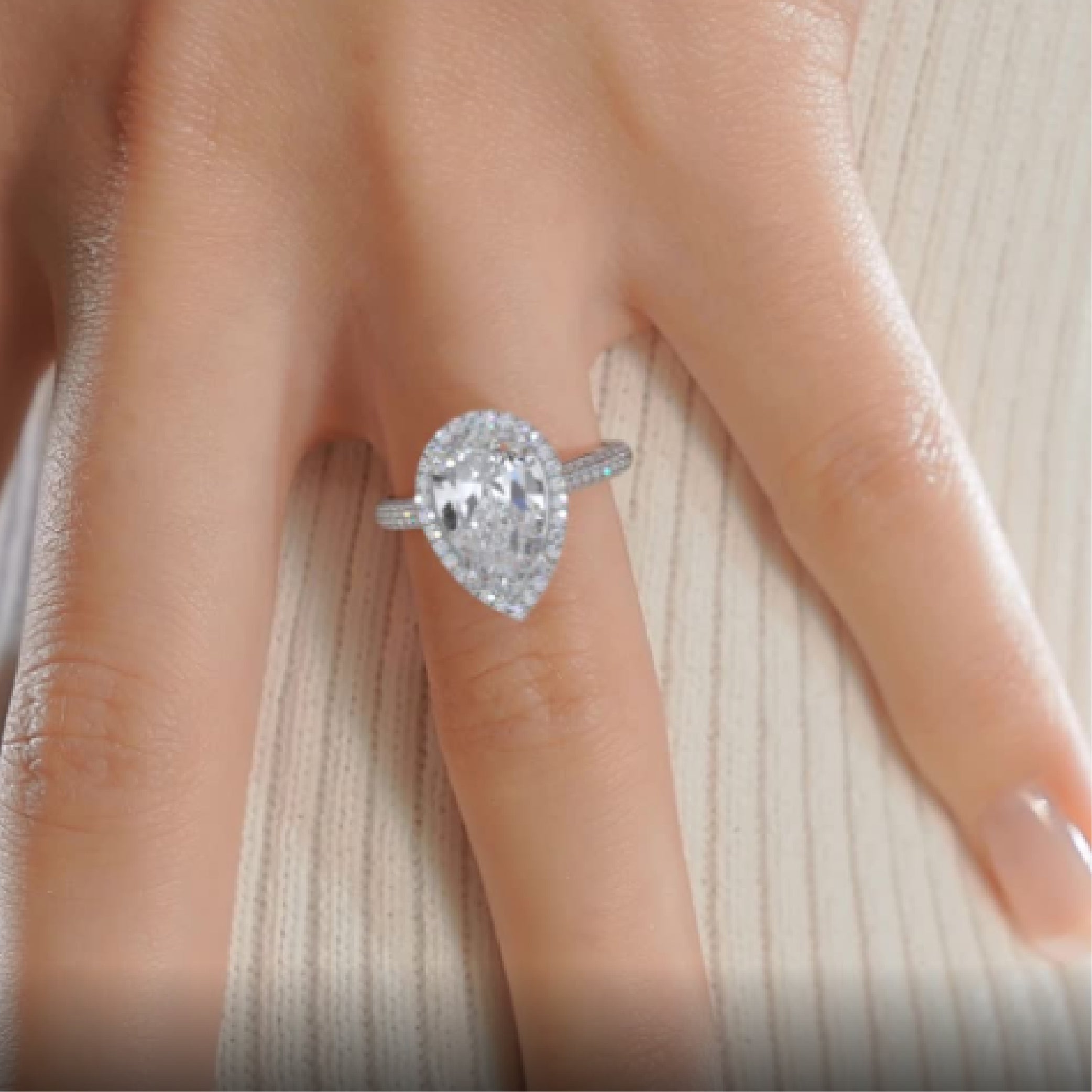 https://bestbrillianceorigin.sirv.com/VIDEOS/Engagement%20Ring/J99442PSW25H.mp4