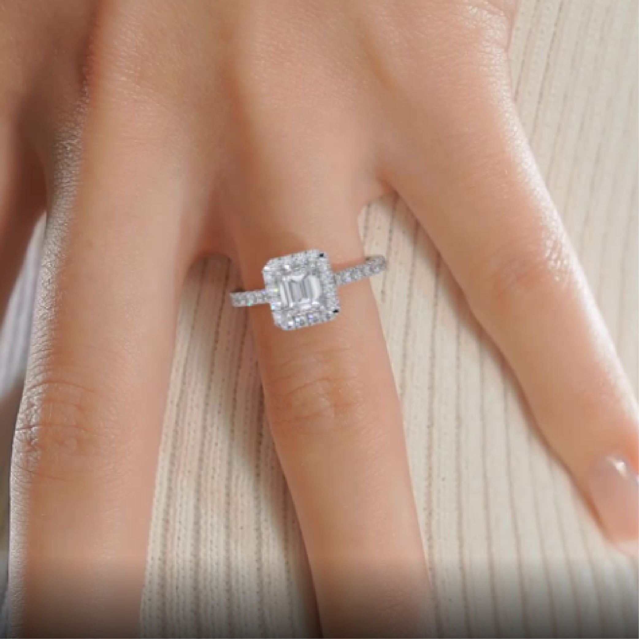 https://bestbrillianceorigin.sirv.com/VIDEOS/Engagement%20Ring/J99443EMW1H.mp4