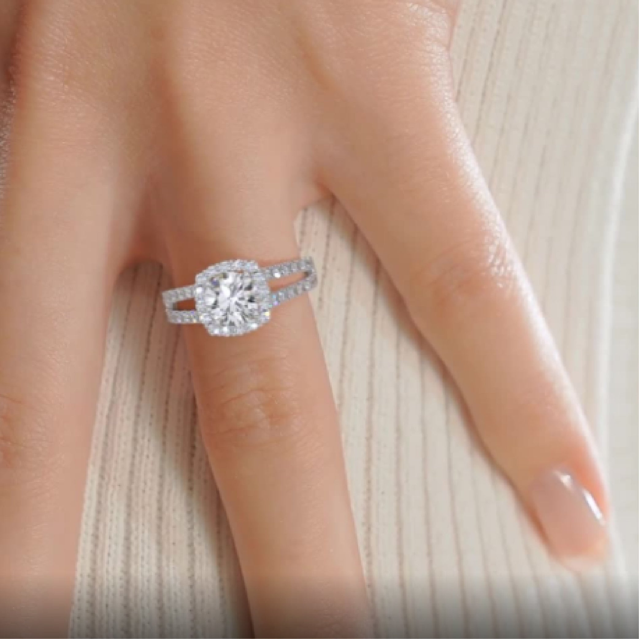 https://bestbrillianceorigin.sirv.com/VIDEOS/Engagement%20Ring/J99452RDW2H.mp4