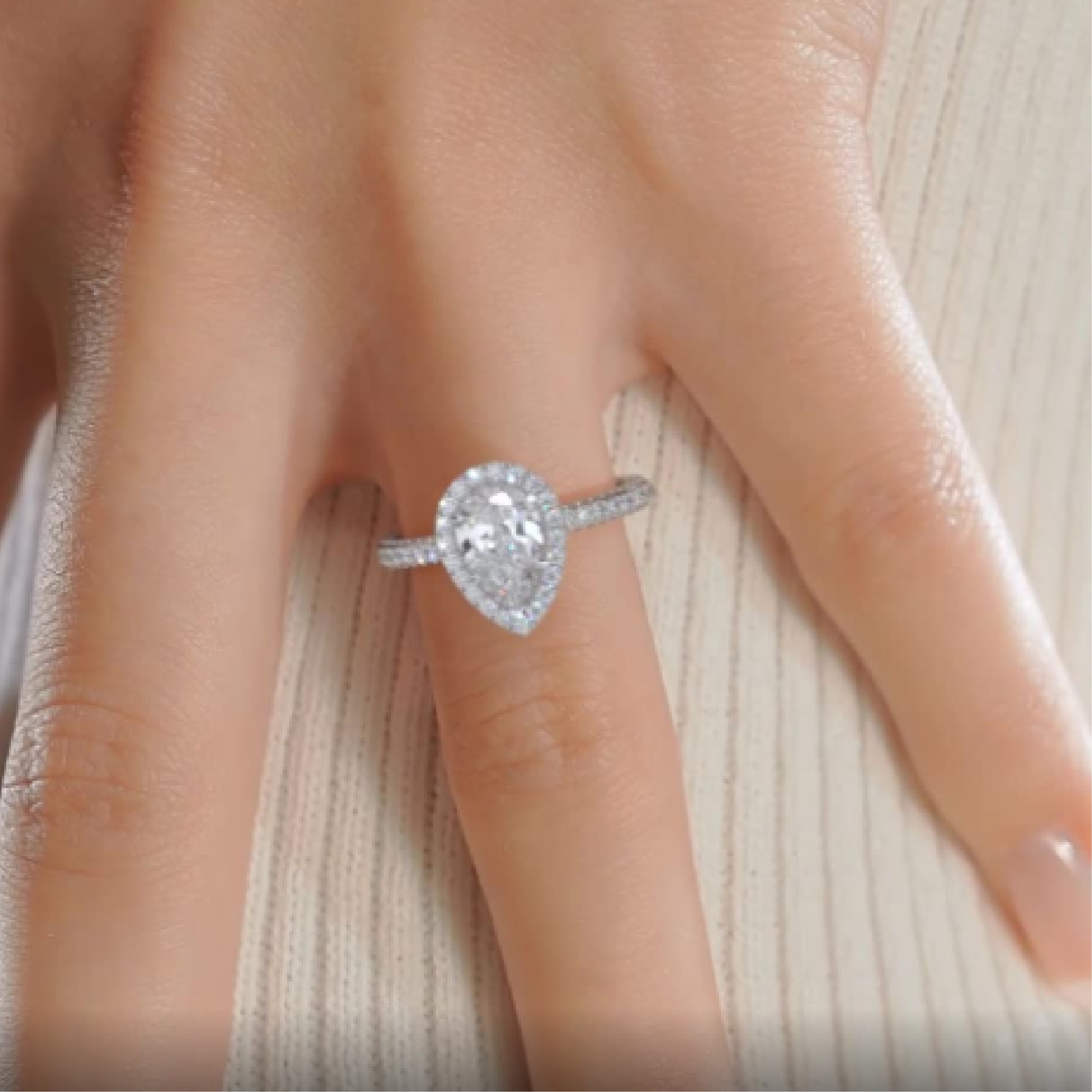 https://bestbrillianceorigin.sirv.com/VIDEOS/Engagement%20Ring/J99454PSW2H.mp4