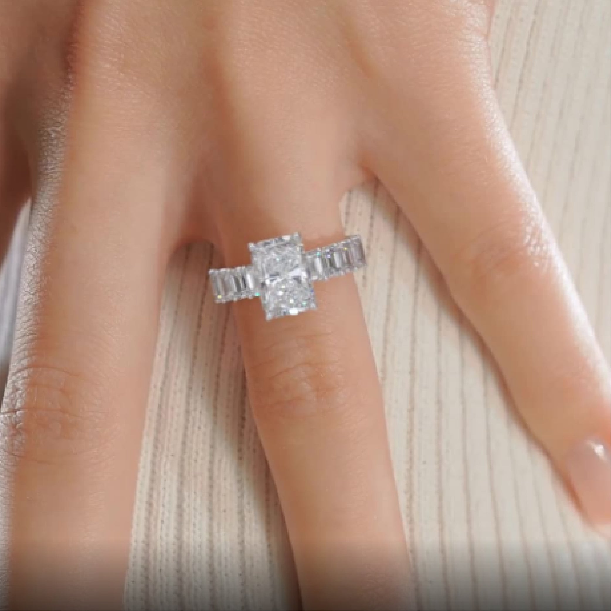 https://bestbrillianceorigin.sirv.com/VIDEOS/Engagement%20Ring/J99456RADW3H.mp4