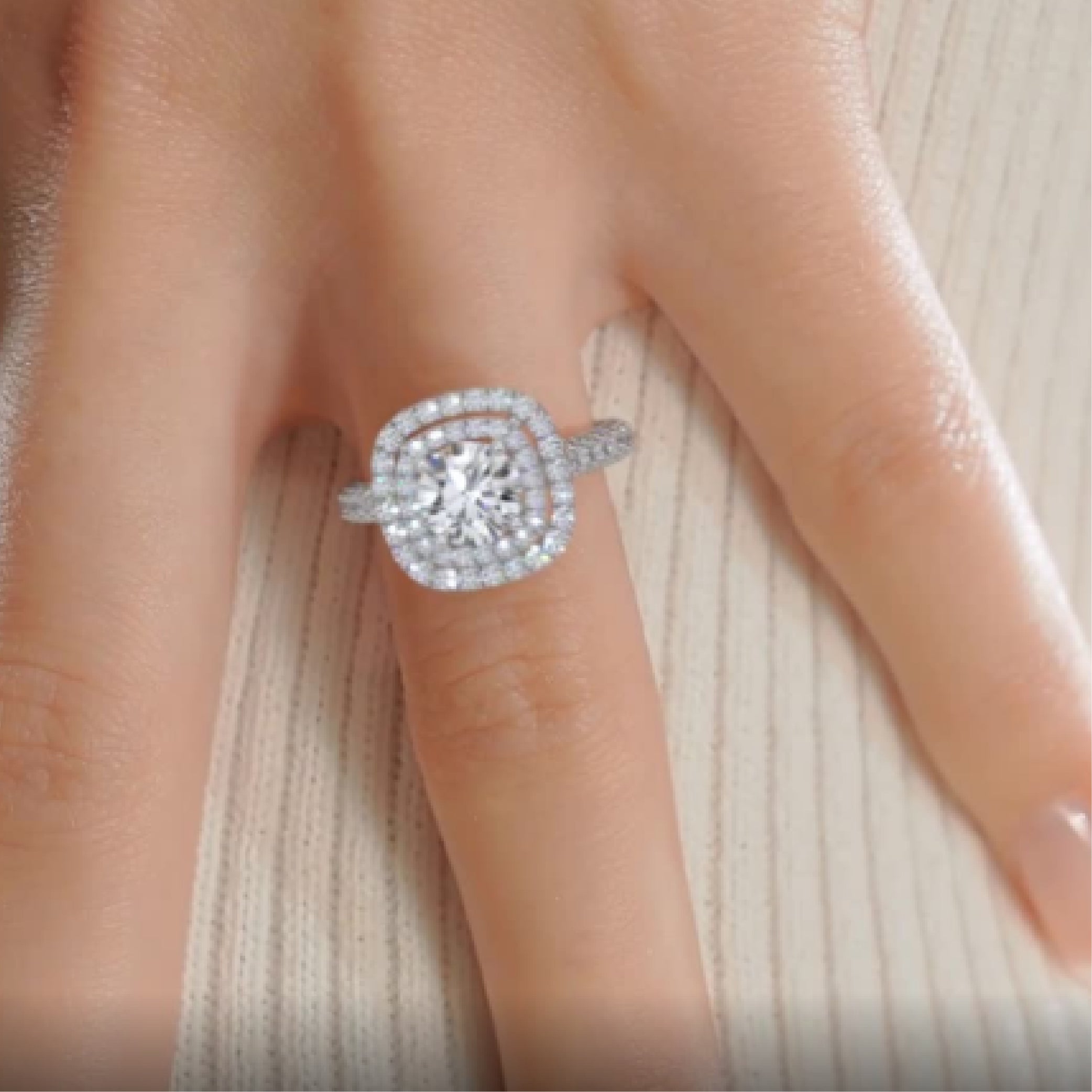 https://bestbrillianceorigin.sirv.com/VIDEOS/Engagement%20Ring/J99457RDW1H.mp4