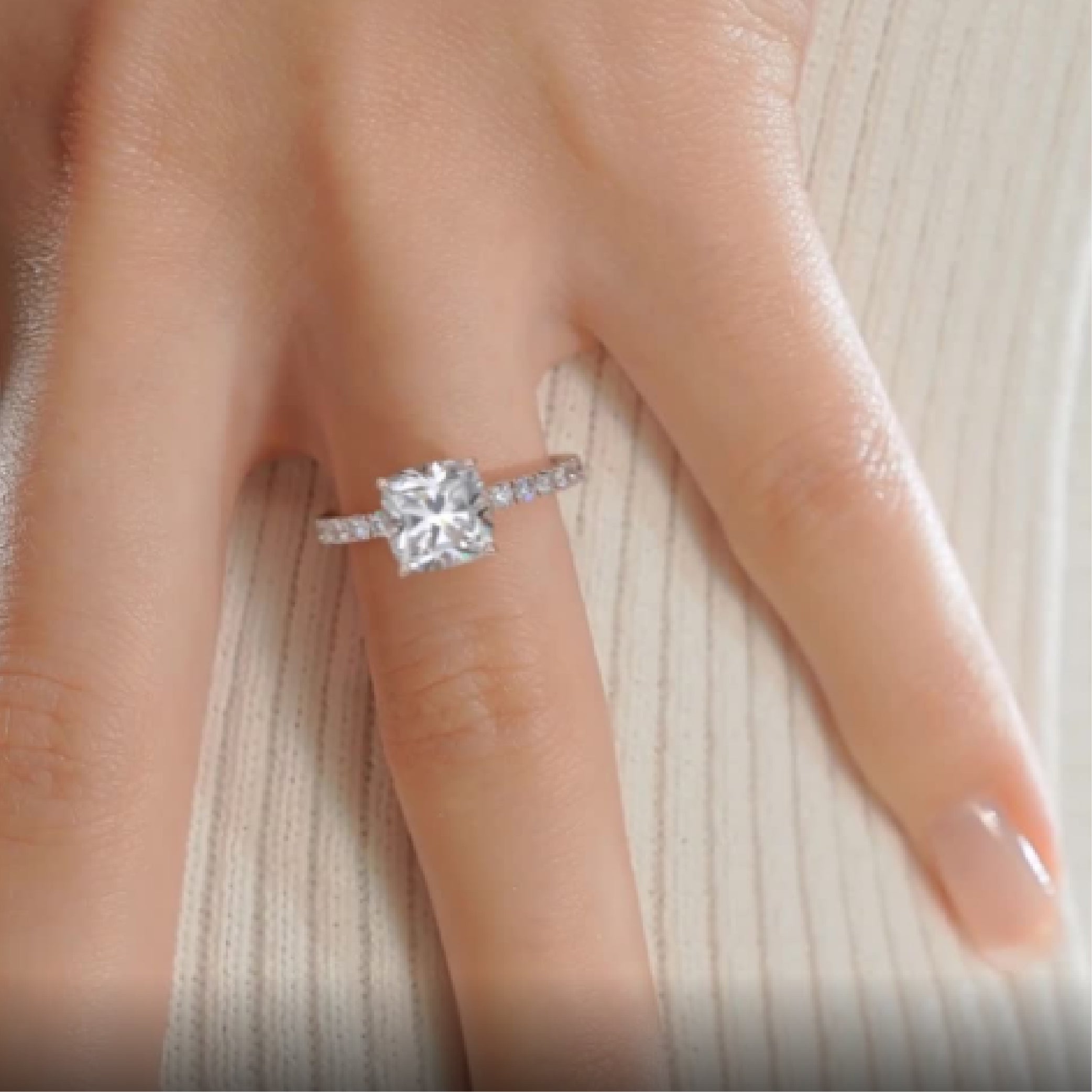 https://bestbrillianceorigin.sirv.com/VIDEOS/Engagement%20Ring/J99461CUR2H.mp4