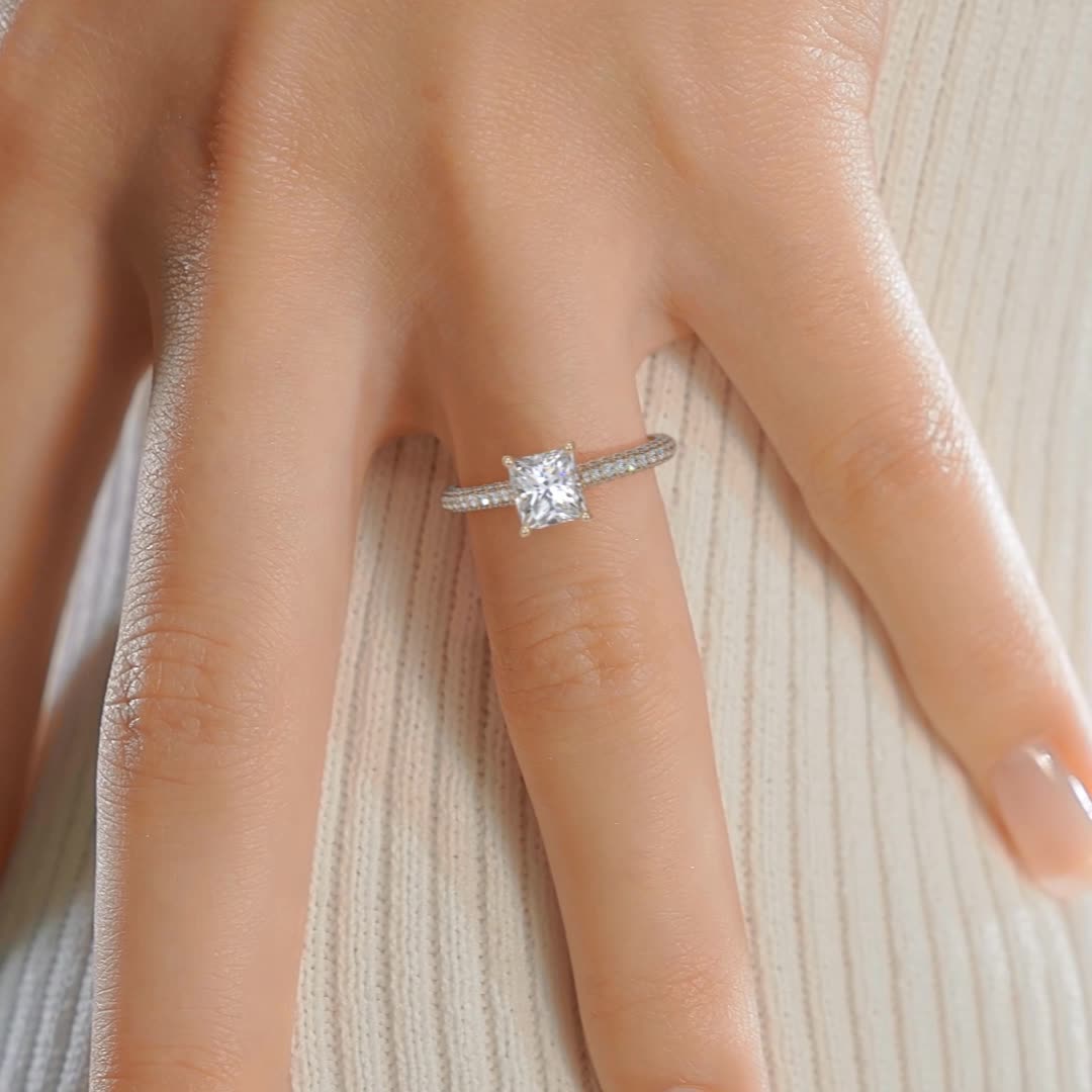 https://bestbrillianceorigin.sirv.com/VIDEOS/Engagement%20Ring/J99465PRY15H.mp4