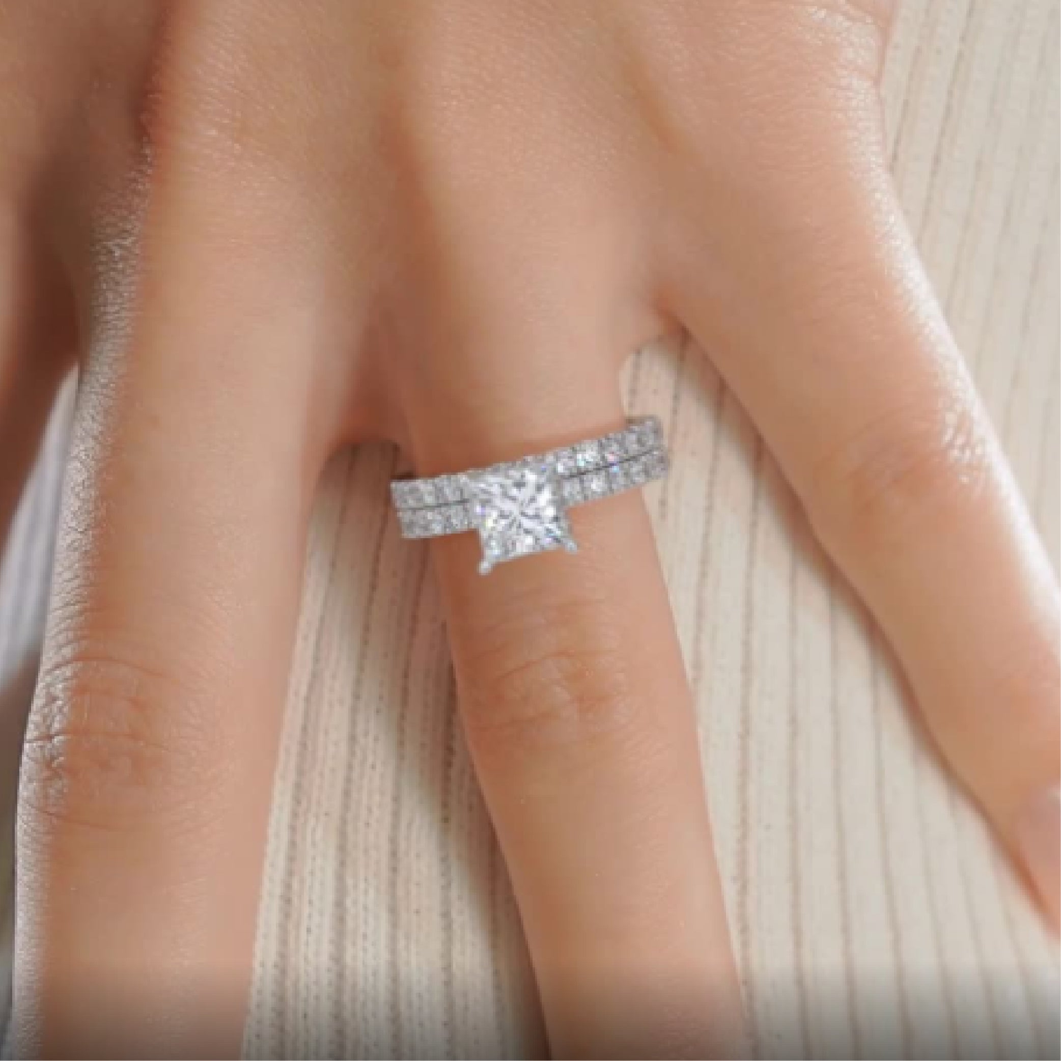 https://bestbrillianceorigin.sirv.com/VIDEOS/Engagement%20Ring/J99488PRW15H.mp4