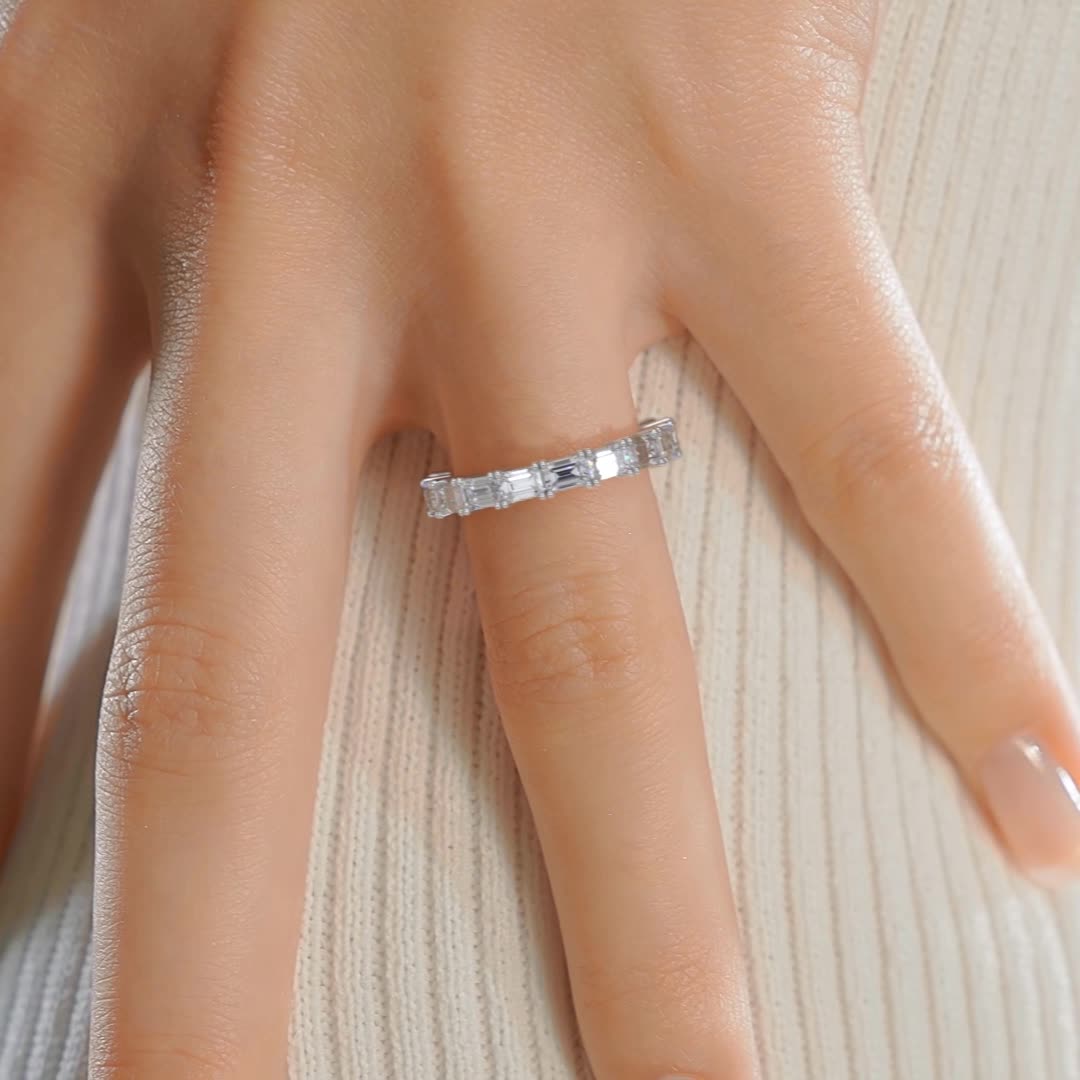 https://bestbrillianceorigin.sirv.com/VIDEOS/Engagement%20Ring/J99615EMWH.mp4