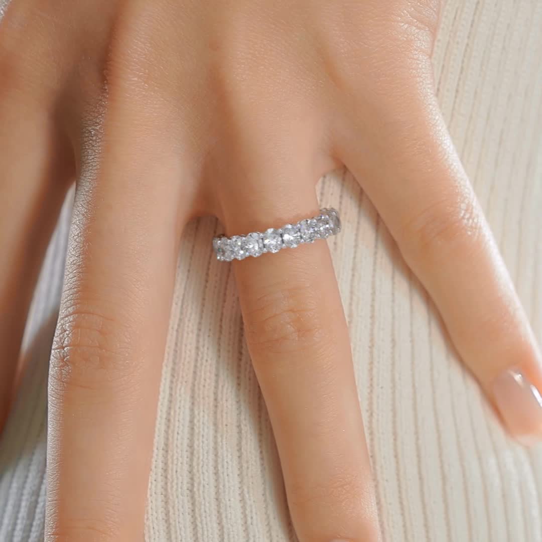 https://bestbrillianceorigin.sirv.com/VIDEOS/Engagement%20Ring/J99616OVWH.mp4